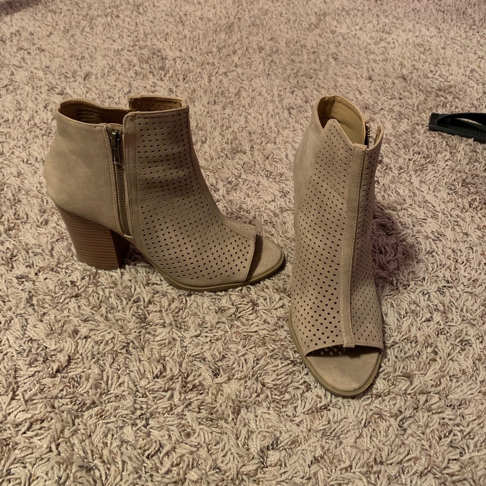 Tan heels